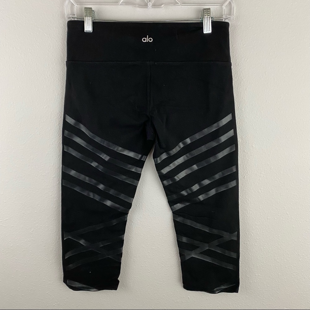 Alo • Crop Leggings - Picture 6 of 6